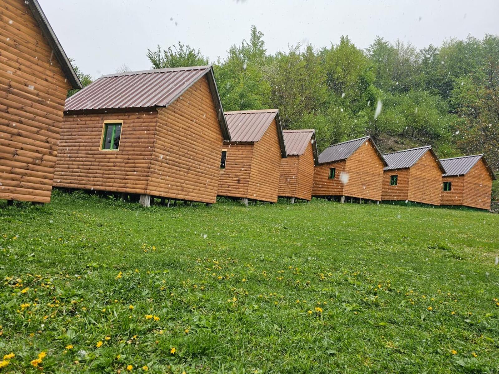 Bujtina Zemra Tradites Theth Room photo